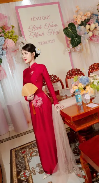 Chị B&iacute;ch Tr&acirc;m