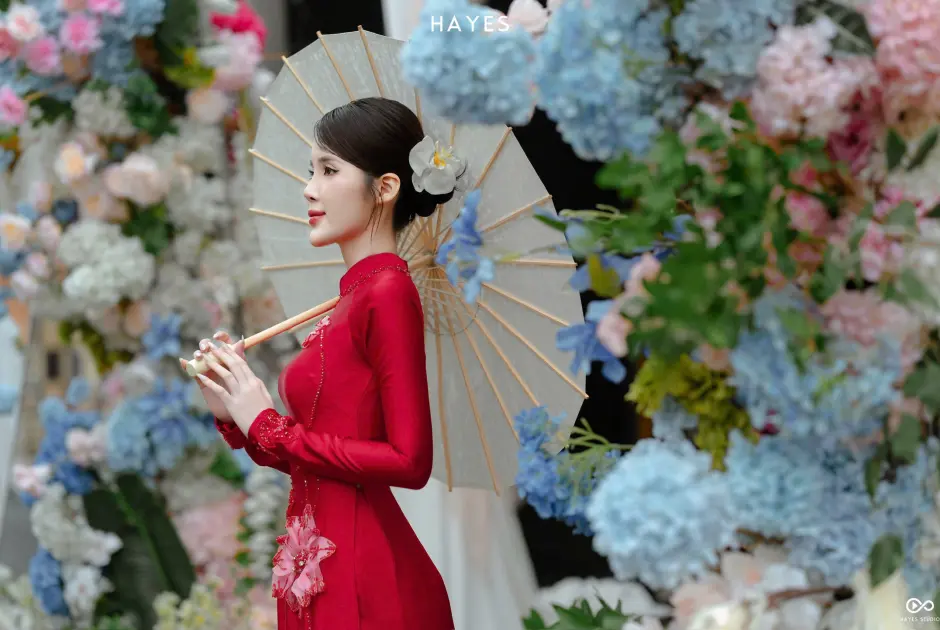 Chị B&iacute;ch Tr&acirc;m